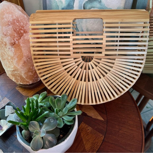 Unique & Beautiful Wooden Clutch- Perfect for Spring/Summer - Picture 1 of 10